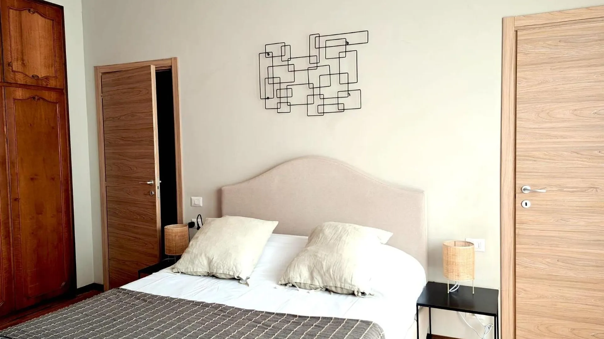 Milano Brera Relais Bed & Breakfast 2*, Milan Italy